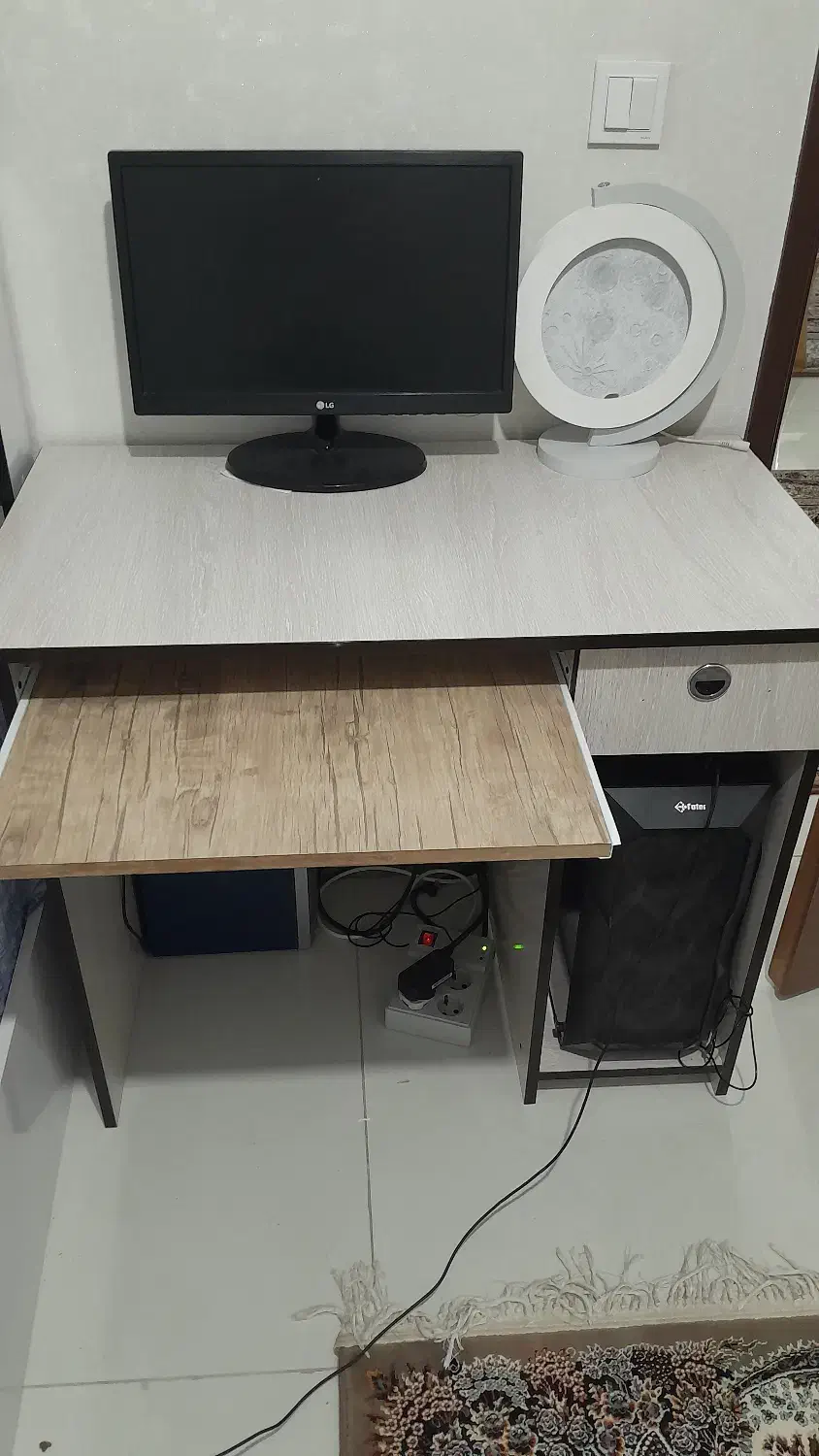 فروش میز کامپیوتر دست دوم در حد نو|میز تحریر و کامپیوتر|اصفهان, رحیمآباد|دیوار