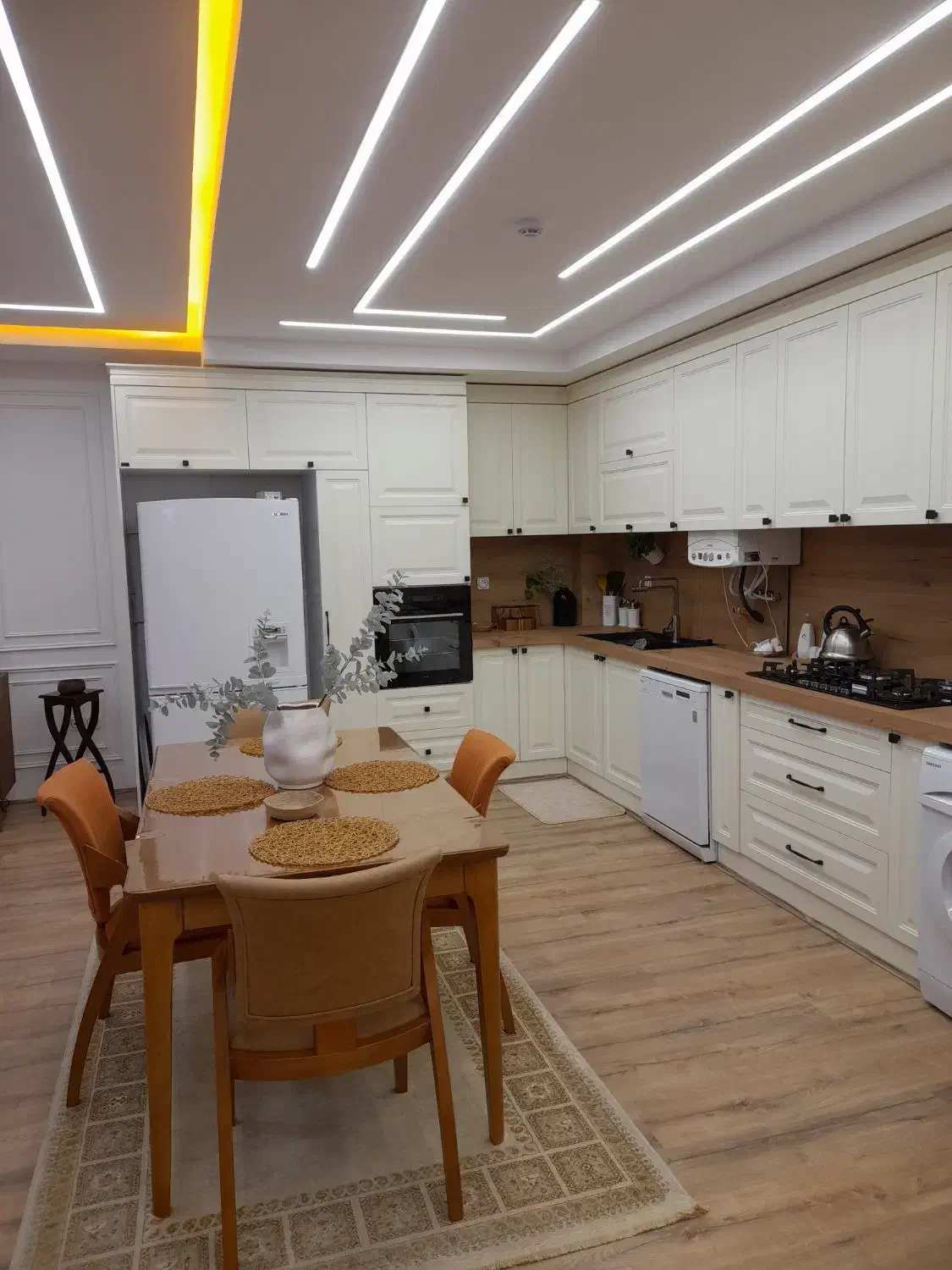 میز ناهار خوری|میز و صندلی غذاخوری|شیراز, کفترک|دیوار