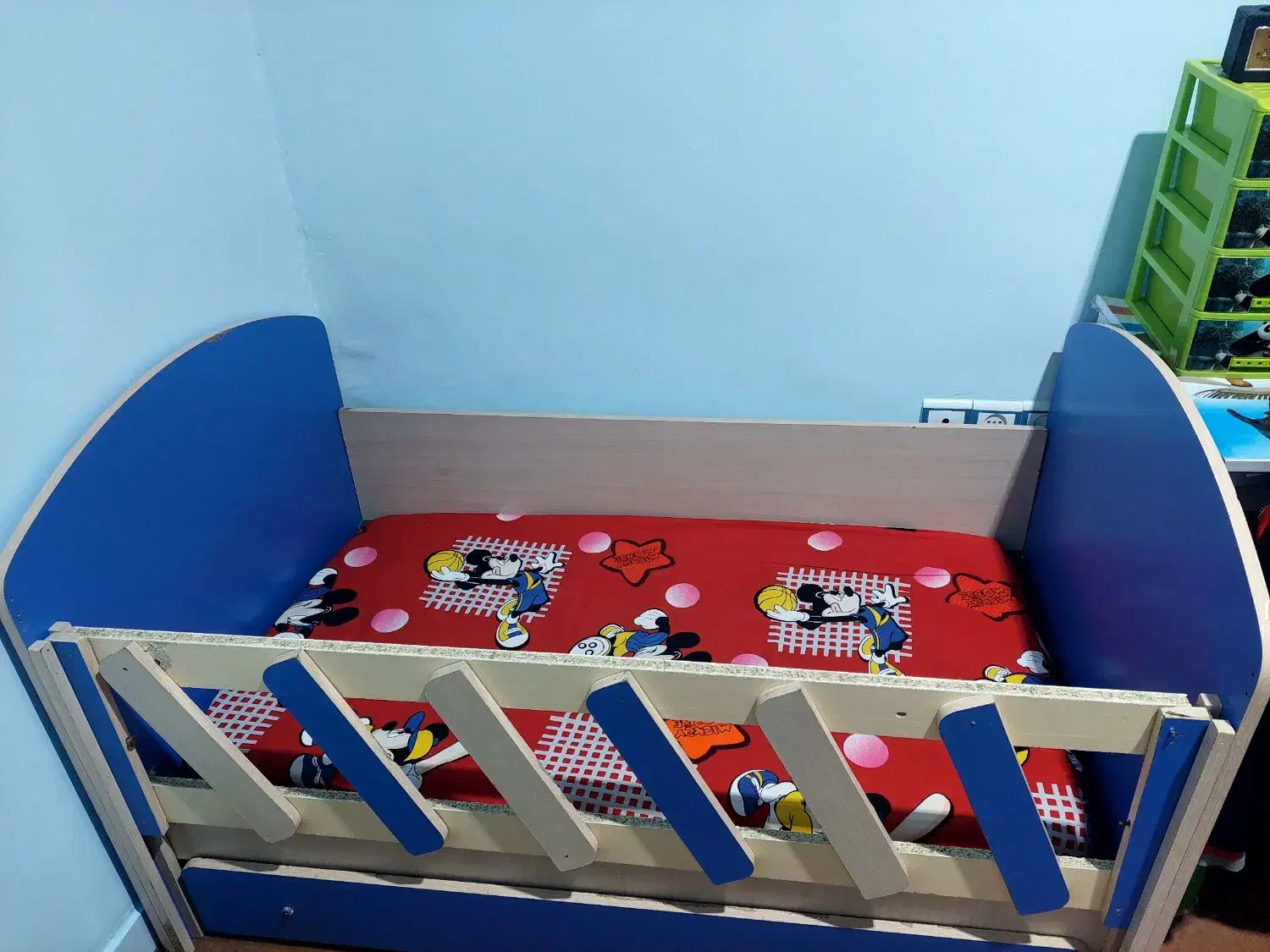 تخت و کمد|تخت و صندلی بچه|سروآباد, |دیوار