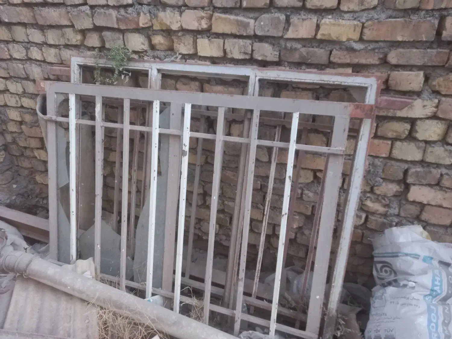 فروش آهن ودرب وپنجره دست دوم|مصالح و تجهیزات ساختمان|گلپایگان, |دیوار