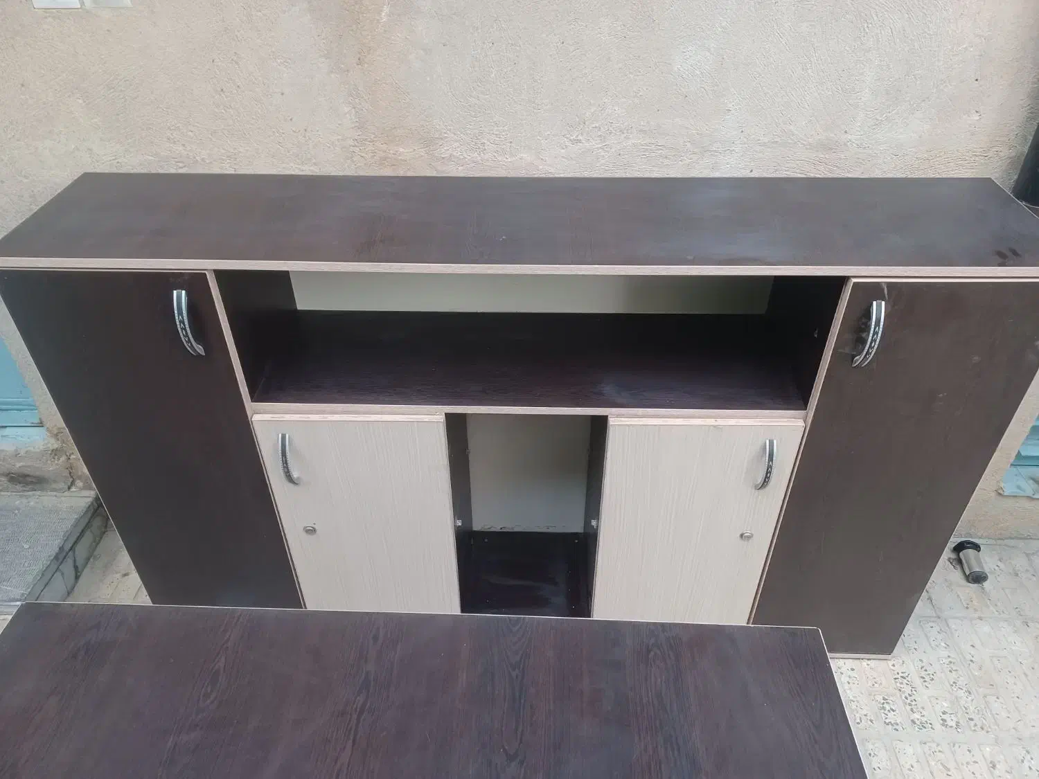 تعدادی میز وکمد دراور|مبلمان اداری|ایلام, |دیوار