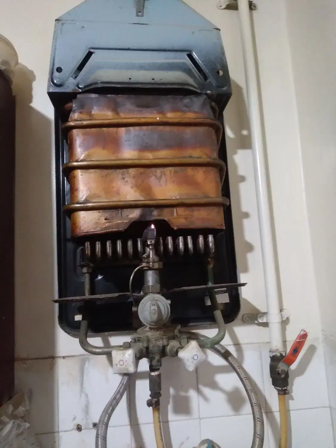 نصب وسرویس آبگرمکن دیواری وبخاری|خدمات پیشه و مهارت|شوشتر, |دیوار