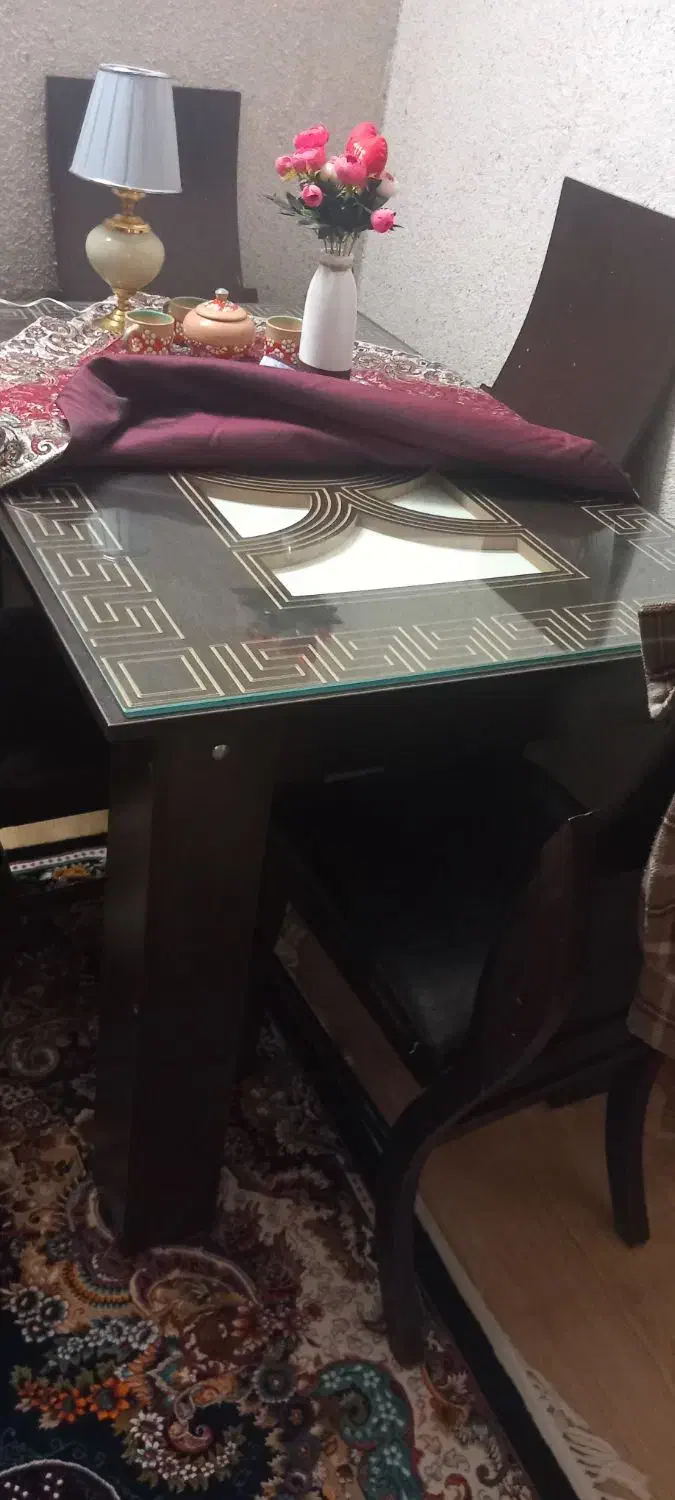 میز4نفرسالم وبدونه شکستگی.|میز و صندلی غذاخوری|ساوه, |دیوار