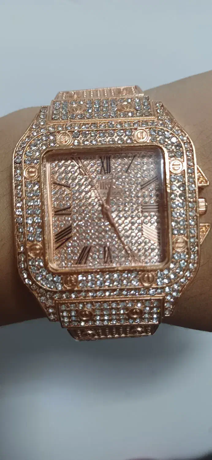 ساعت‌مچی‌مربعی‌رنگ‌رز‌گلدنگینی|ساعت|قدس, شهر‌قدس|دیوار