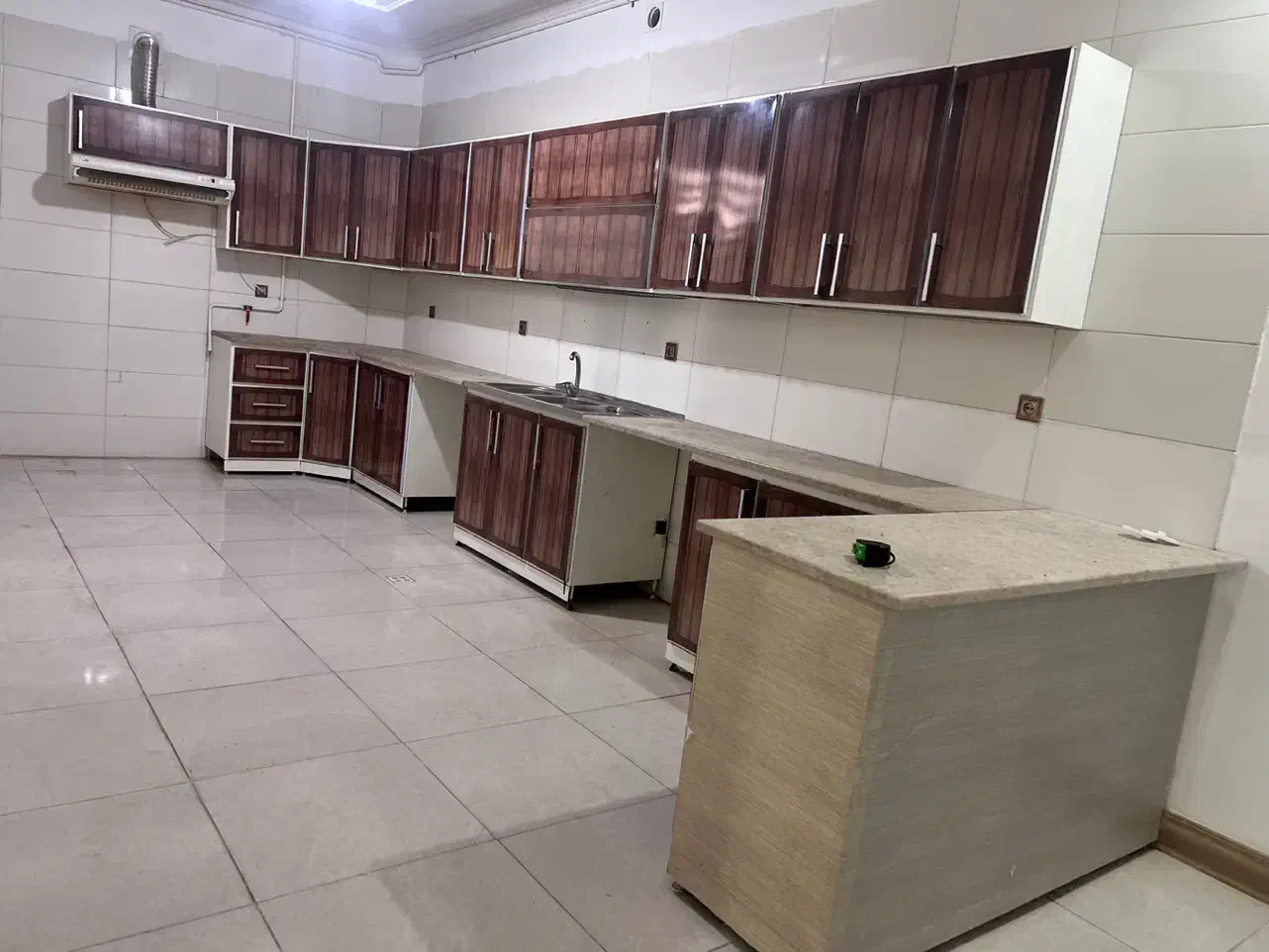 کابینت فلز در حد نو بدون خط و خش|مصالح و تجهیزات ساختمان|زرند, |دیوار