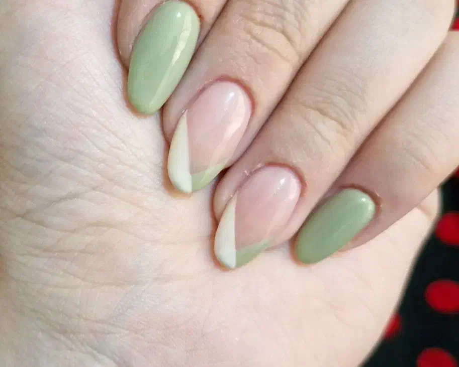 کاشت ناخن(شامل تخفیف)|خدمات آرایشگری و زیبایی|سنندج, |دیوار