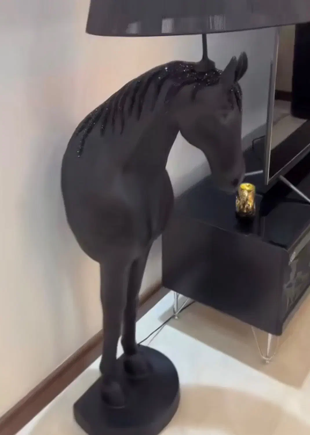 اسب کنار سالنی|چراغ خواب و آباژور|تهران, تهرانپارس غربی|دیوار