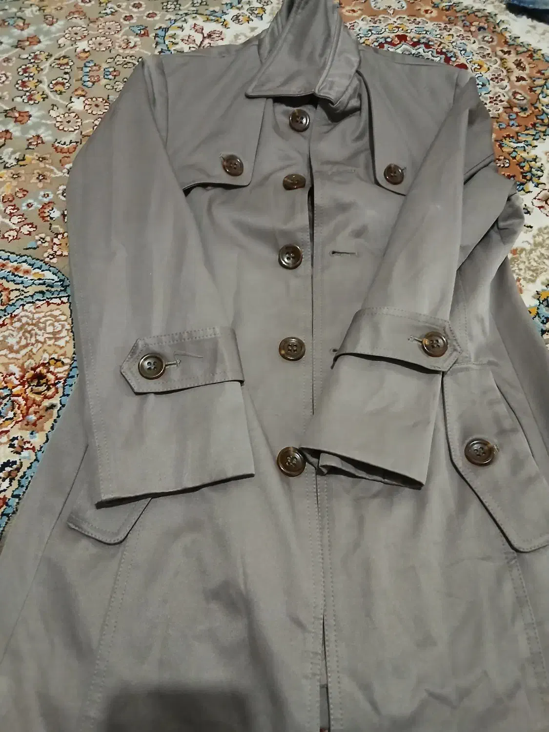 پالتوی بارانی|لباس|سرشیو, |دیوار