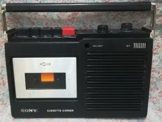 ضبط قدیمی سونی|کلکسیون اشیاء عتیقه|همدان, |دیوار