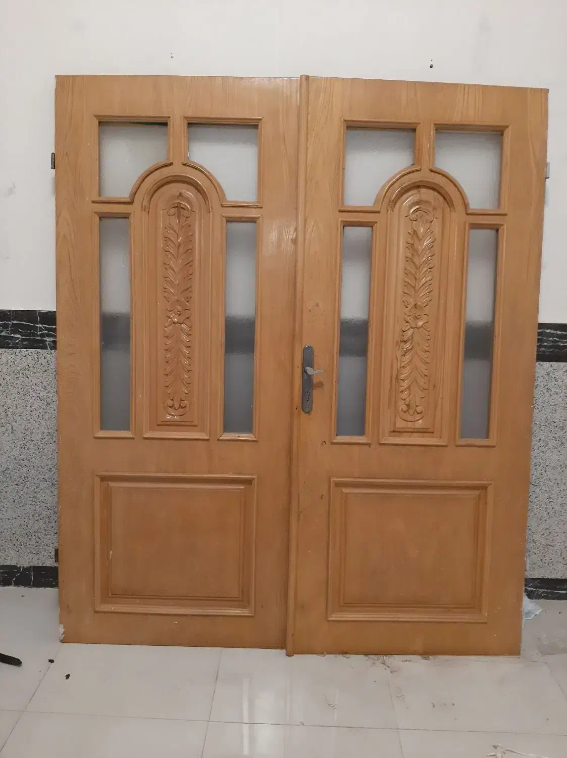 درب دولنگه چوب کارشده همراه باچهارچوب اهنی سنگین|مصالح و تجهیزات ساختمان|اردبیل, |دیوار