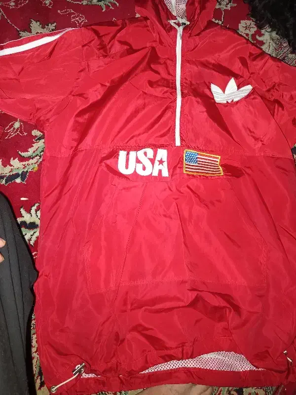 بادگیر قرمز دو دو ایکس|لباس|کاشمر, |دیوار