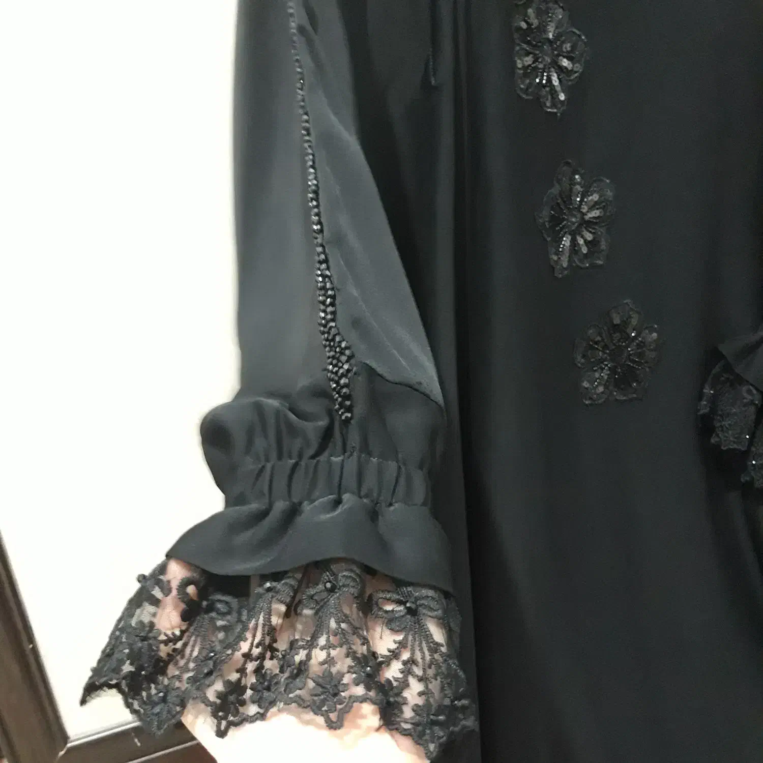 عبا|لباس|قم, طلاب غیر ایرانی|دیوار