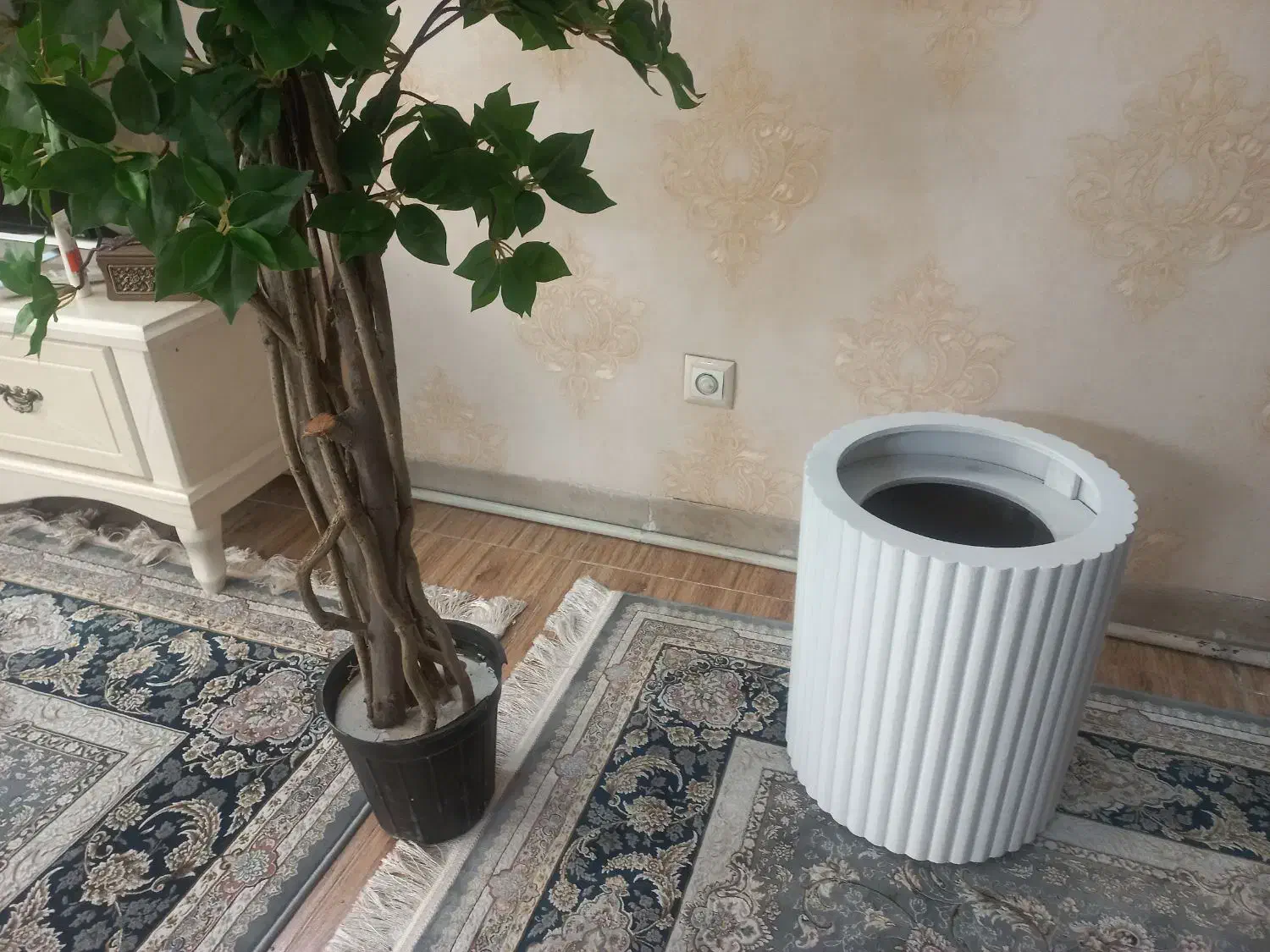 درختچه مصنوعی گل مینیاتوری با گلدان چوبی نونو|گل مصنوعی|ری, علایین|دیوار