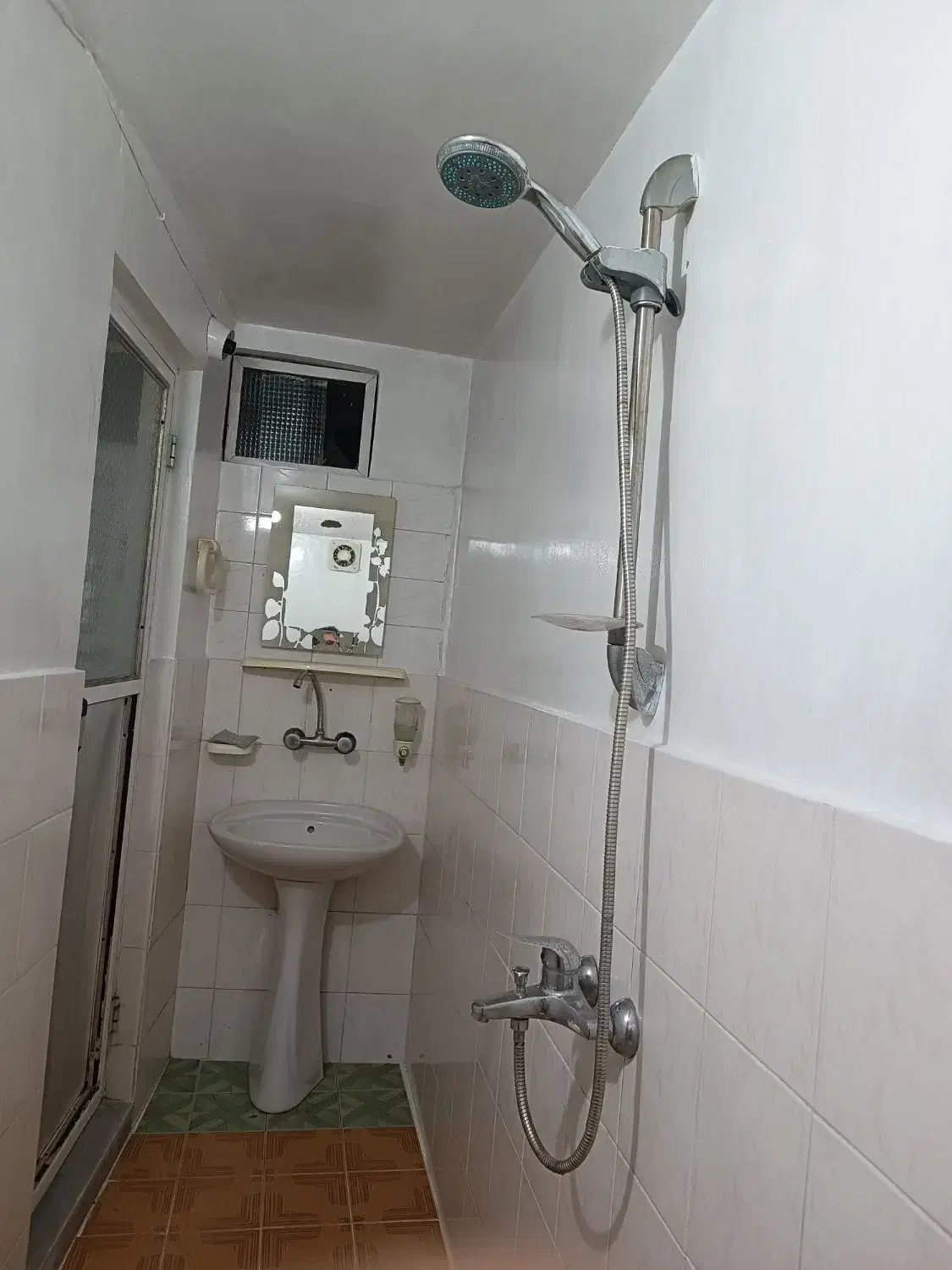 اجاره خونه مادر بزرگه هزارتا قصه داره|اجارهٔ کوتاهمدت آپارتمان و سوئیت|بندر انزلی, طالب آباد|دیوار