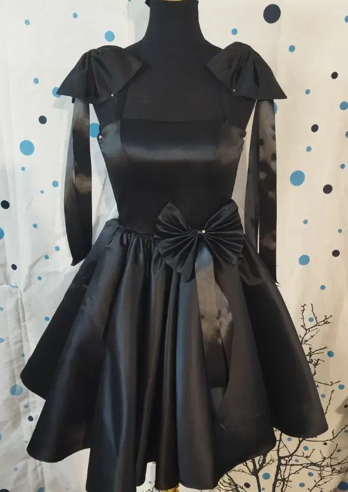 لباس مجلسی|لباس|نیشابور, فرح بخش|دیوار