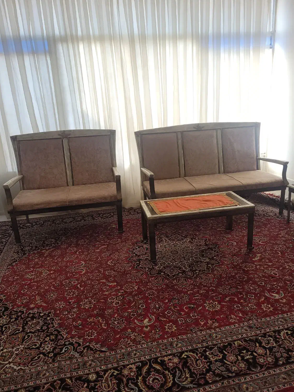 مبل ۷نفره فرفورژه به همراه میز و عسلی|مبلمان خانگی و میز عسلی|سبزوار, زینبیه|دیوار