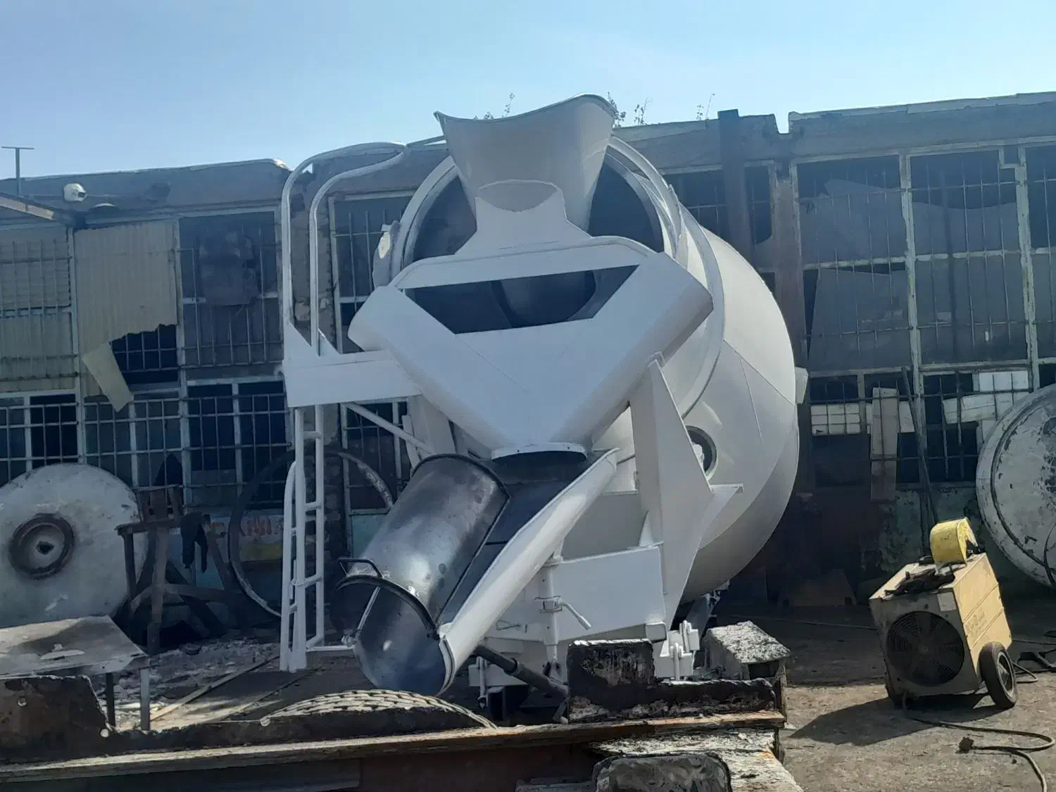 تراک میکسر عزیزی|ماشین‌آلات صنعتی|بهارستان, |دیوار