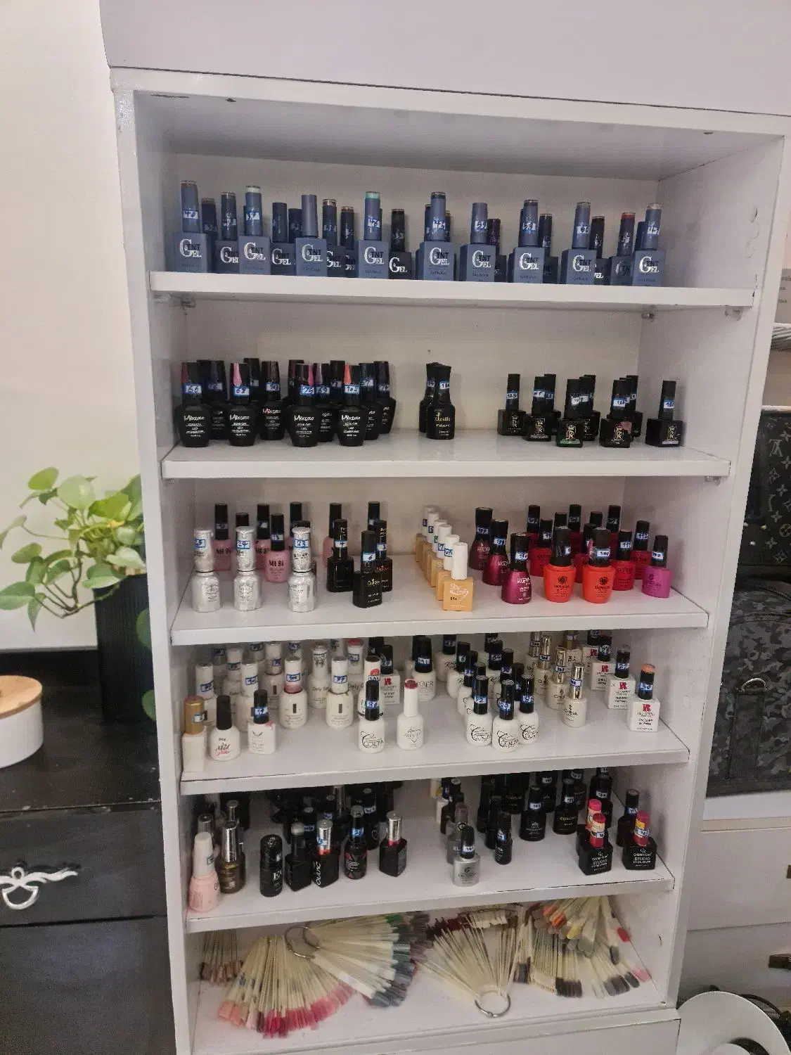 فروش لاک ژل|آرایشگاه و سالن‌های زیبایی|شاهین‌شهر, خبرنگار|دیوار