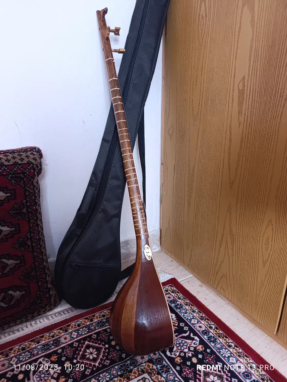 سه تار عروج|سازهای سنتی|شیراز, فرگاز|دیوار