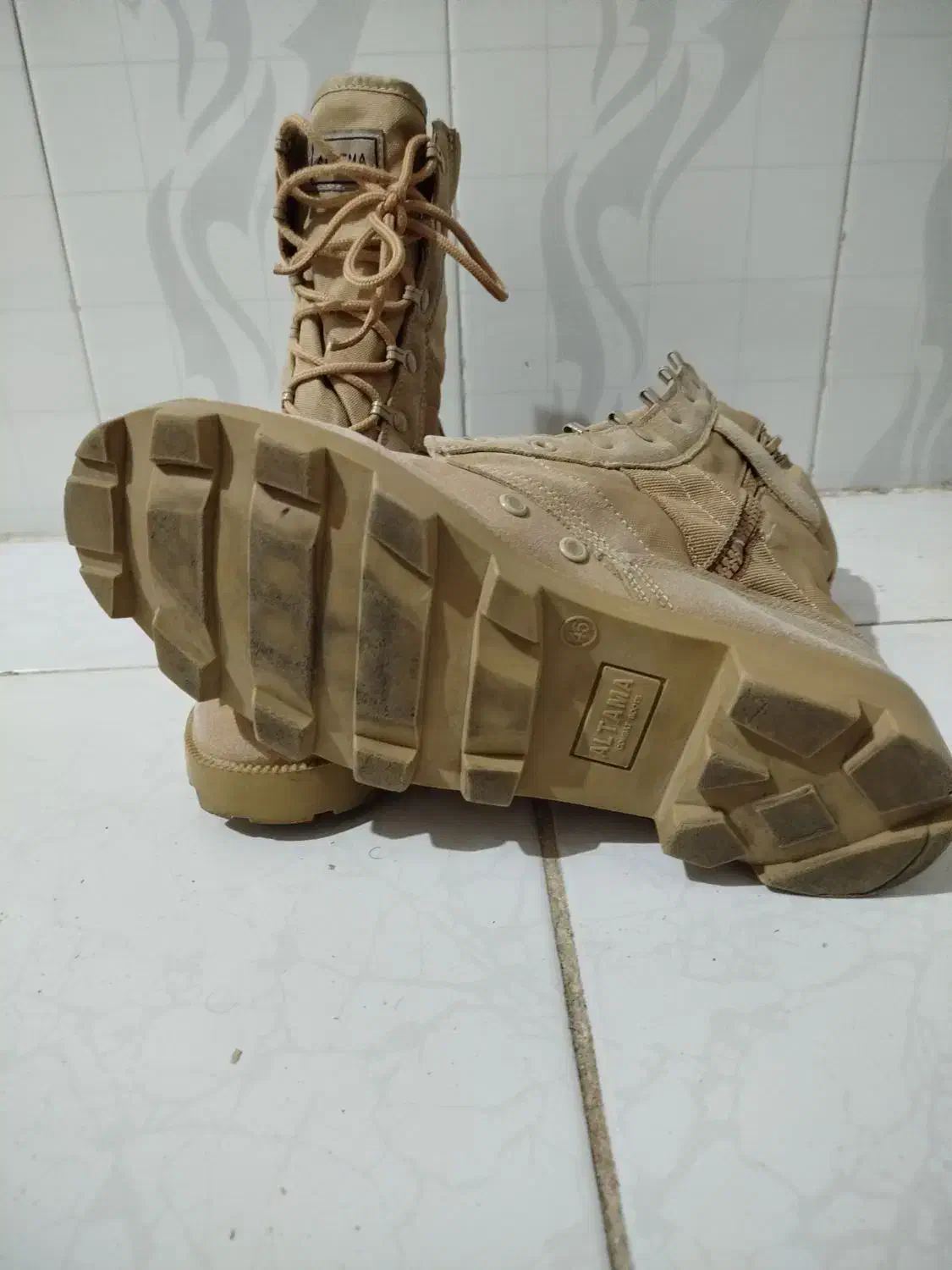 پوتین .|کیف، کفش، کمربند|مشکیندشت, |دیوار