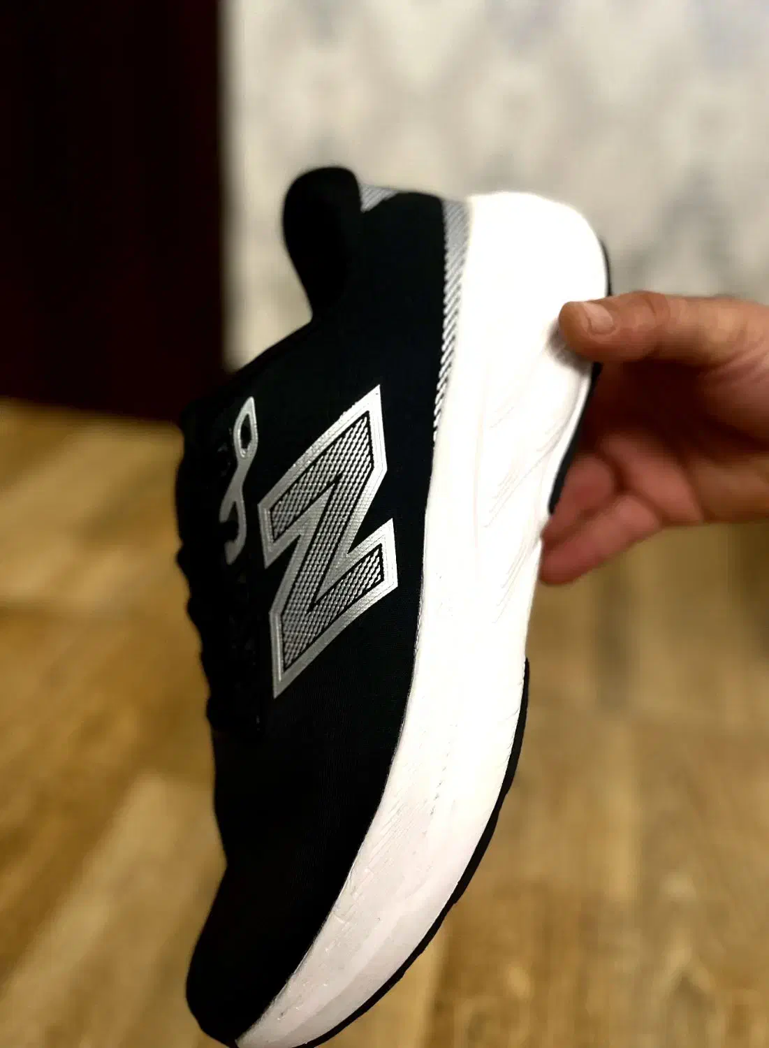 کتونی نیوبالانس|کیف، کفش، کمربند|رشت, سیا اسطلخ|دیوار