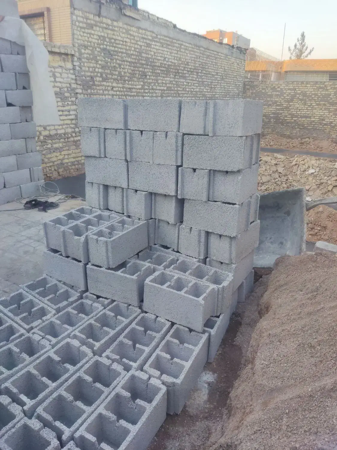 بلوک دیواری ۱۴کیلویی و توپر ۱۵و۲۰|مصالح و تجهیزات ساختمان|شاهینشهر, گزبرخوار|دیوار