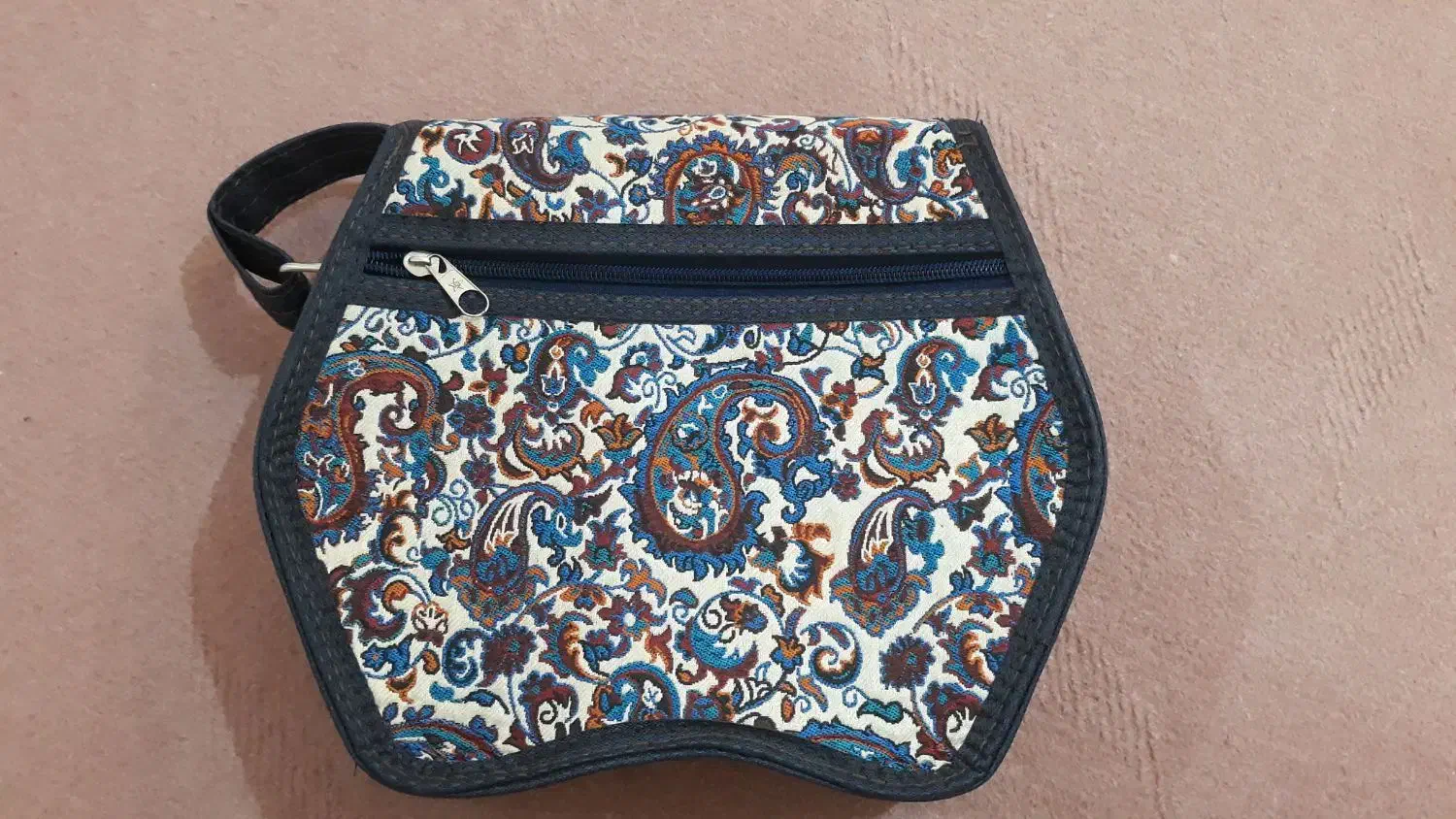 کیف نو|کیف، کفش، کمربند|قدس, شهر‌قدس|دیوار