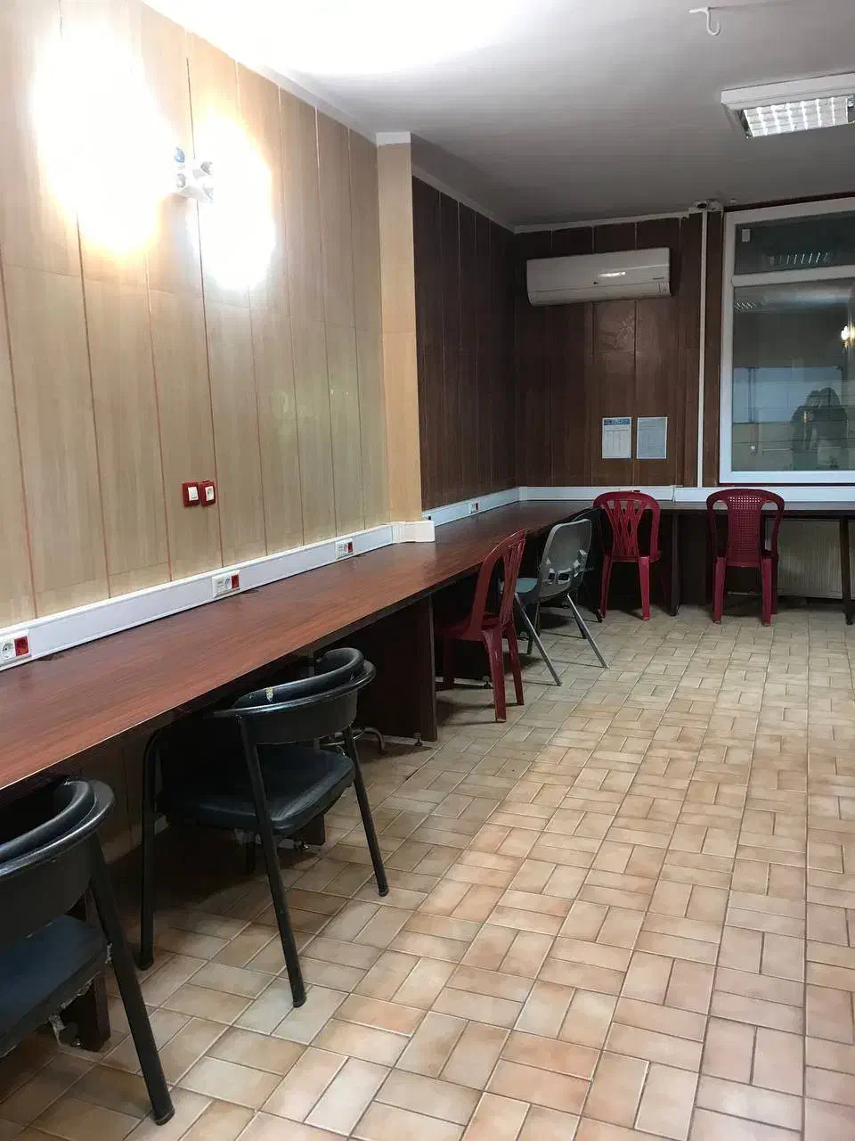 اجاره ساعتی دفتر اداری|اجارهٔ کوتاه‌مدت دفتر کار و فضای آموزشی|کرج, برغان|دیوار