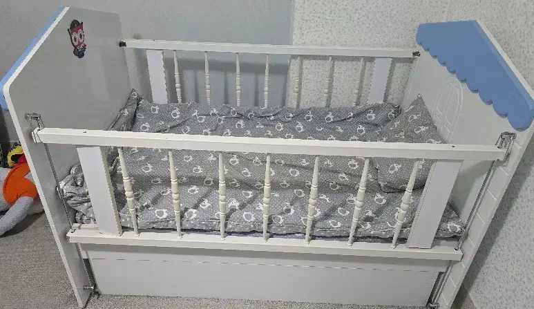 تخت خواب کودک در حد نو دوکاره|تخت و صندلی بچه|قروه, |دیوار