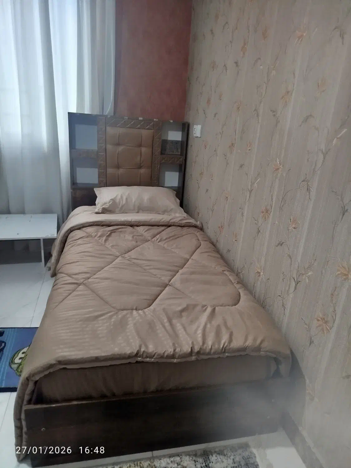 دو عدد تخت یک (نفر ه)|تخت و سرویس خواب|قزوین, |دیوار