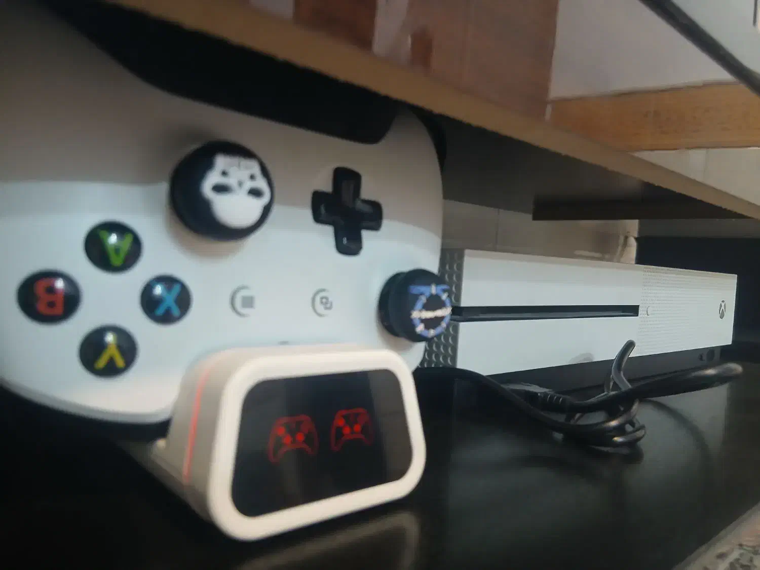 xbox one s با شارژر|کنسول، بازی ویدئویی و آنلاین|ساوه, |دیوار