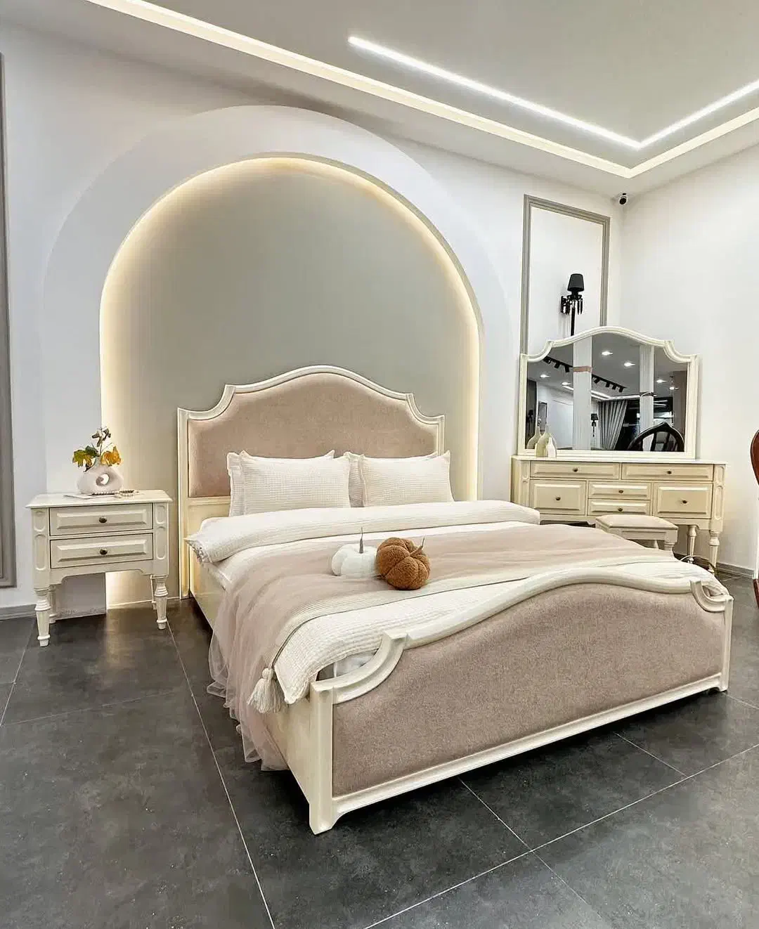 آرامشی که شایستهاش هستید، باسرویس خوابهای لوکس|تخت و سرویس خواب|ملایر, |دیوار