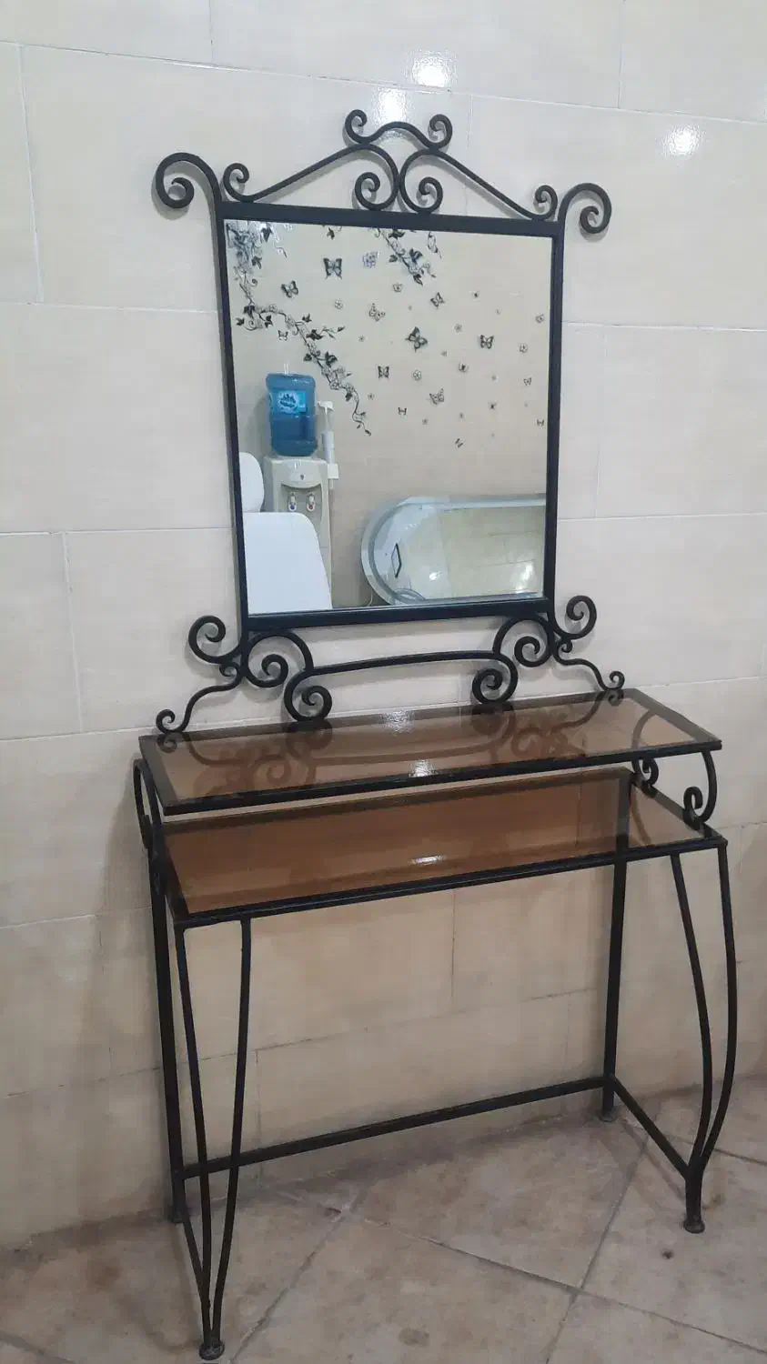 میز آرایش در حد نو|میز تحریر و کامپیوتر|کرمان, |دیوار