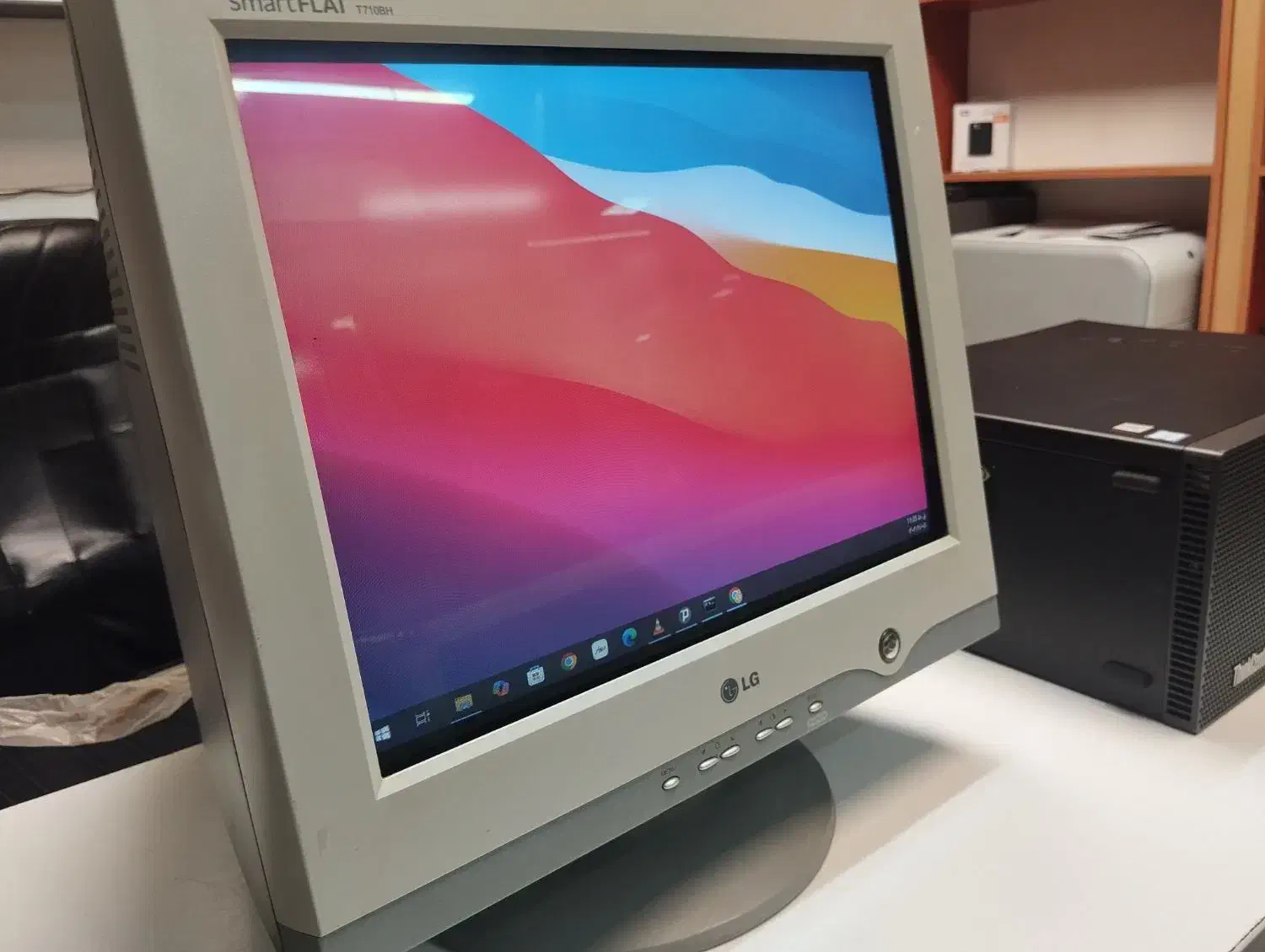 مانیتور CRT سی آر تی|قطعات و لوازم جانبی رایانه|گرگان, |دیوار