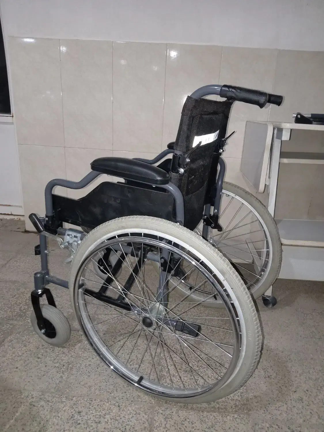 ویلچر کاملا نو.. آلومینیوم استیل.. زیر قیمت|آرایشی، بهداشتی، درمانی|همدان, |دیوار