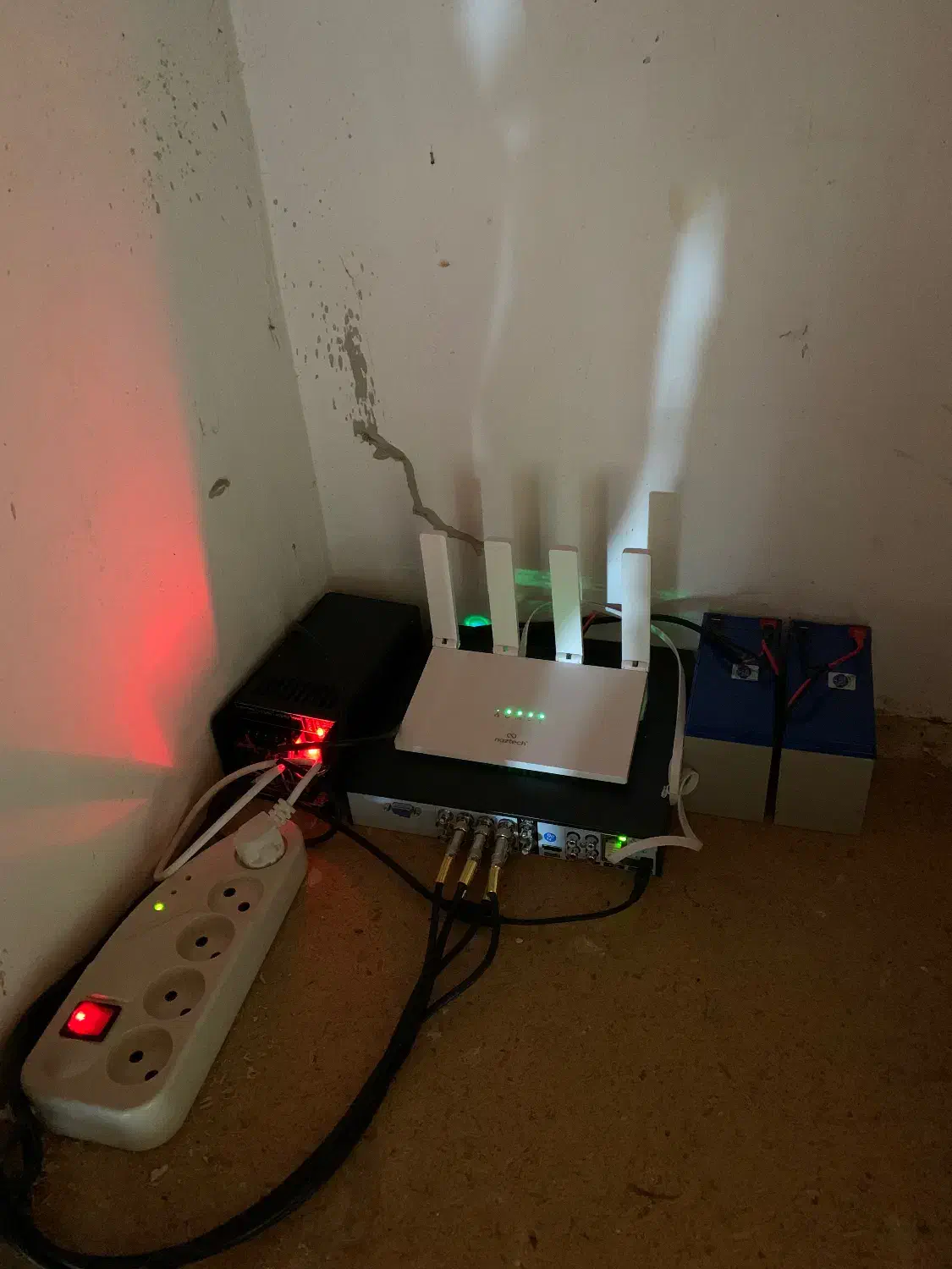 دوربین مداربسته و دزدگیر اماکن|دوربین مداربسته|لاهیجان, شهید آوینی|دیوار