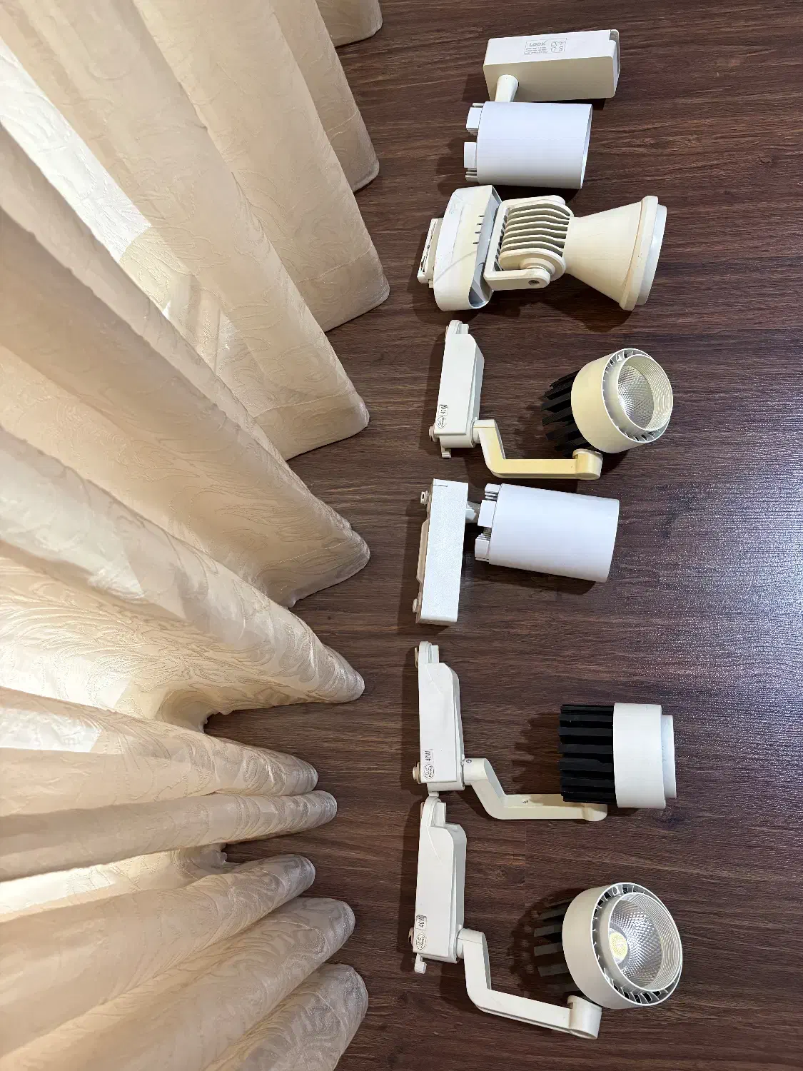 پروژکتور ویترینی بهمراه سیم و سرپیچ و لامپ|فروشگاه و مغازه|رشت, نیکمرام|دیوار