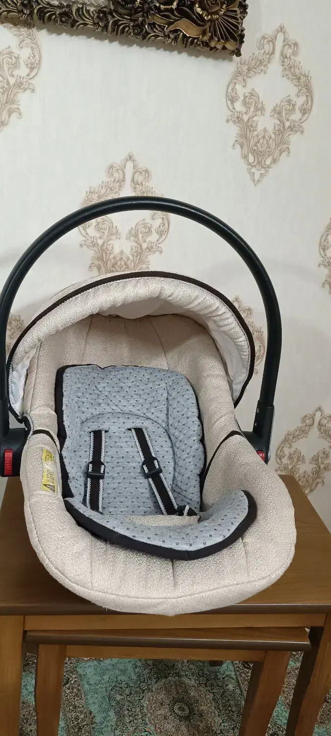 کریر|کالسکه و لوازم جانبی|نیشابور, بزرگمهر|دیوار