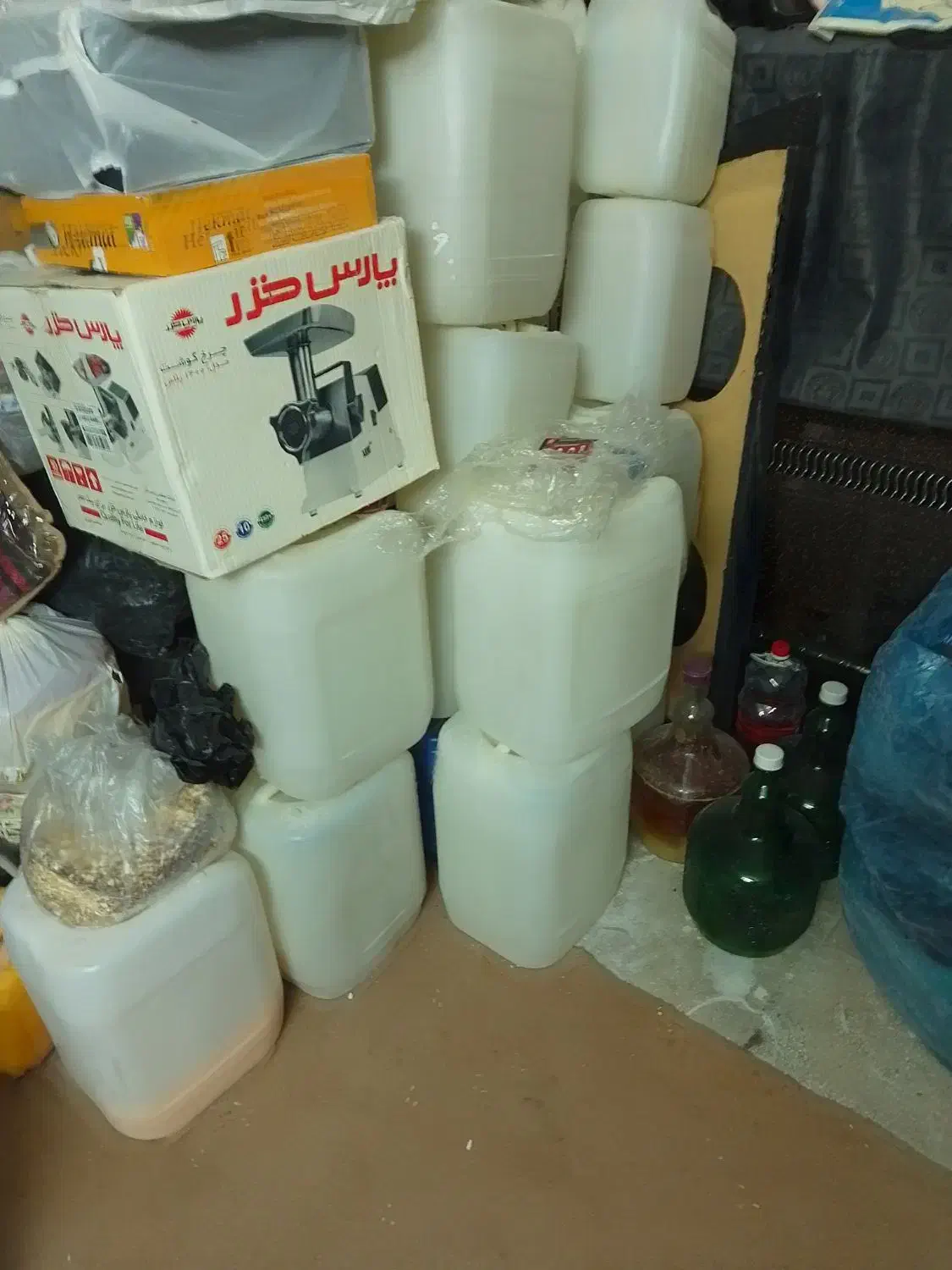 دبه ۲۰ لیتری و ۱۰ لیتری|ظروف نگهدارنده، پلاستیکی، یکبارمصرف|شیراز, زرهی|دیوار