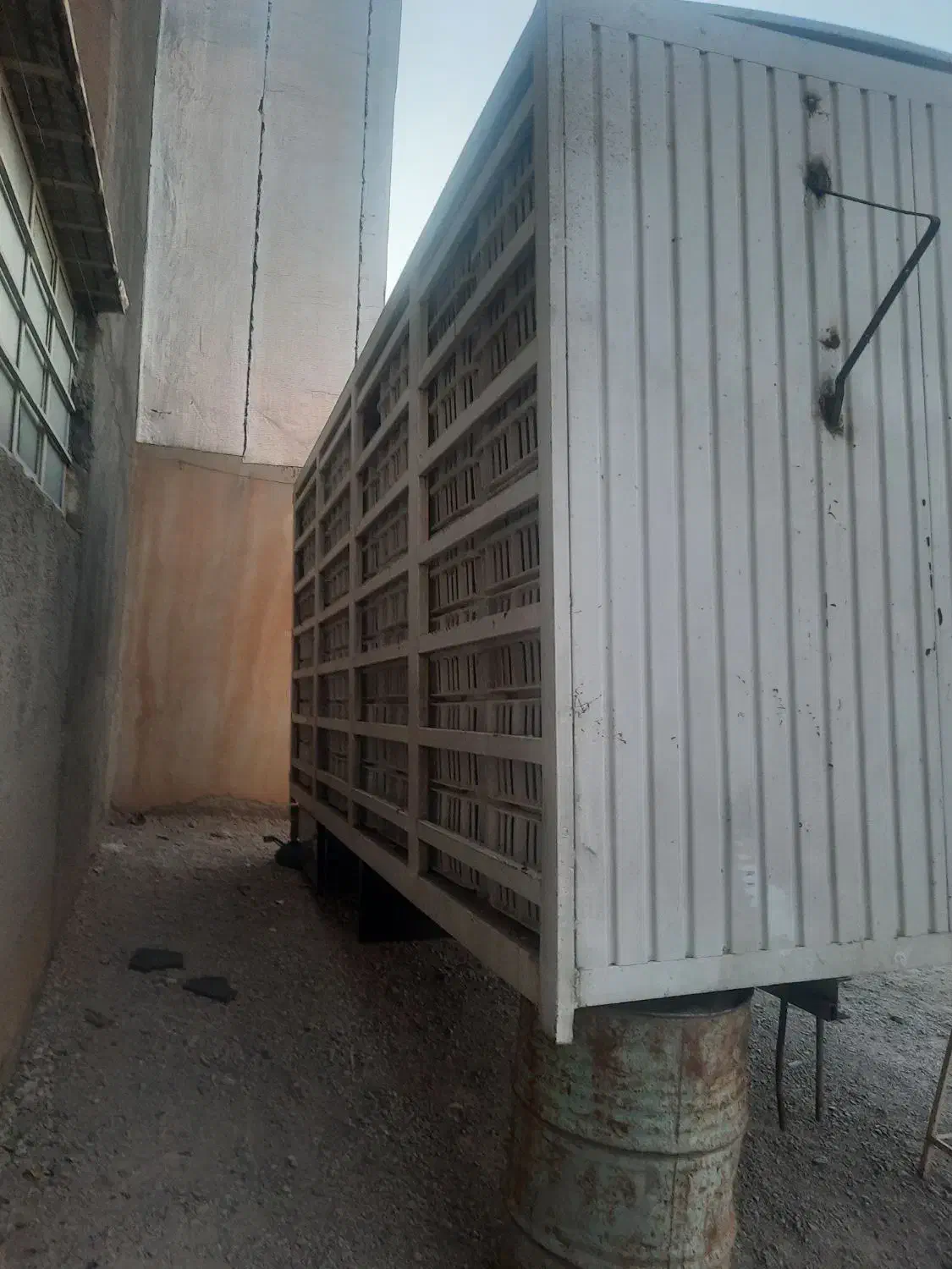 اتاق مرغی با قفس نو|خودرو سنگین|آبدانان, |دیوار