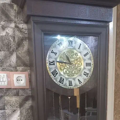 ساعت|ساعت دیواری و تزئینی|ری, سیزده آبان|دیوار