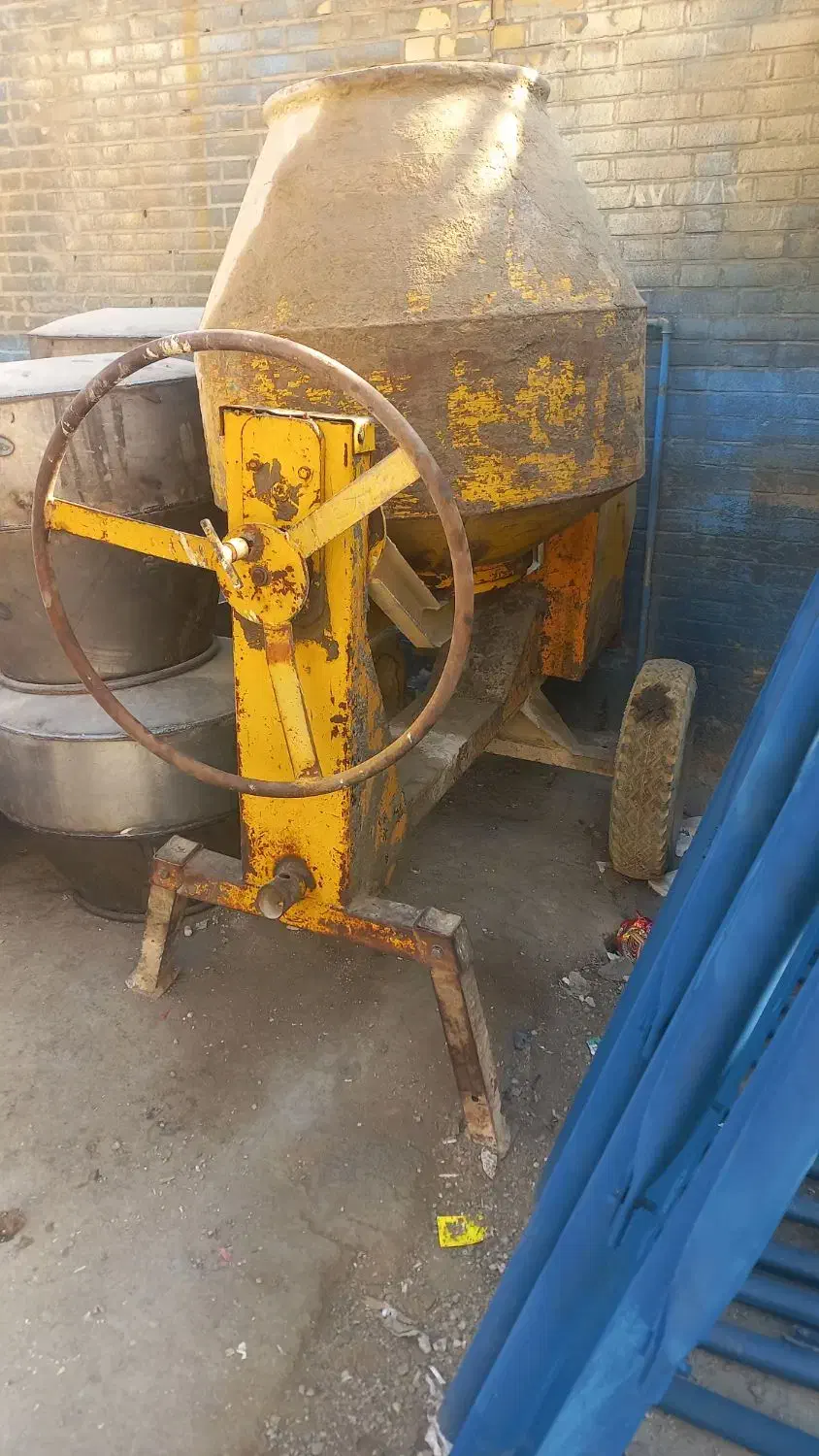 بتونیر میکسر دست دوم فرمان بزرگ|مصالح و تجهیزات ساختمان|اصفهان, قهجاورستان|دیوار