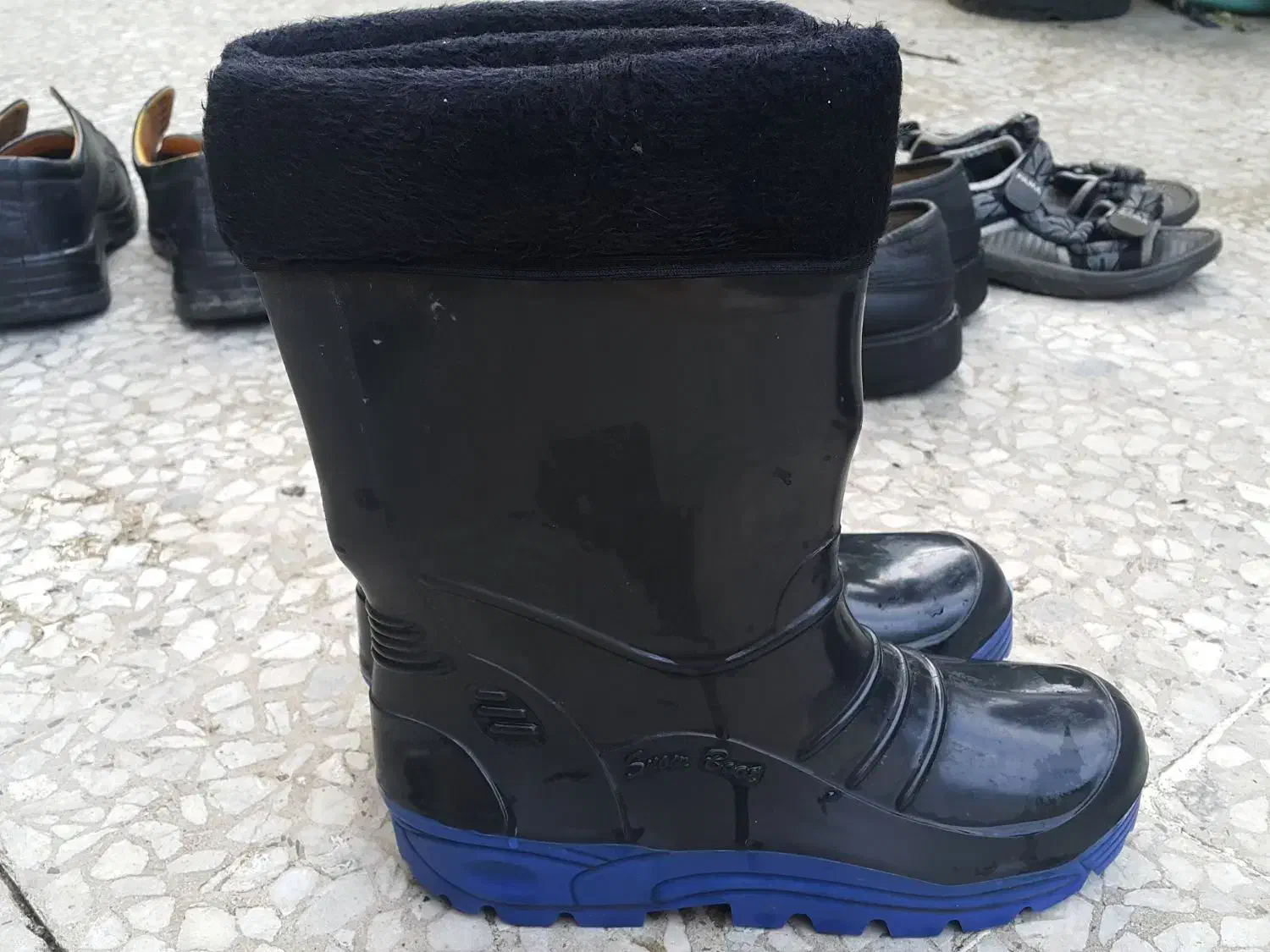 چکمه و پوتین|کیف، کفش، کمربند|کیاشهر, |دیوار