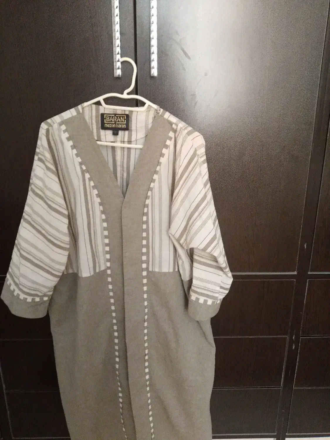 مانتو|لباس|بروجن, |دیوار