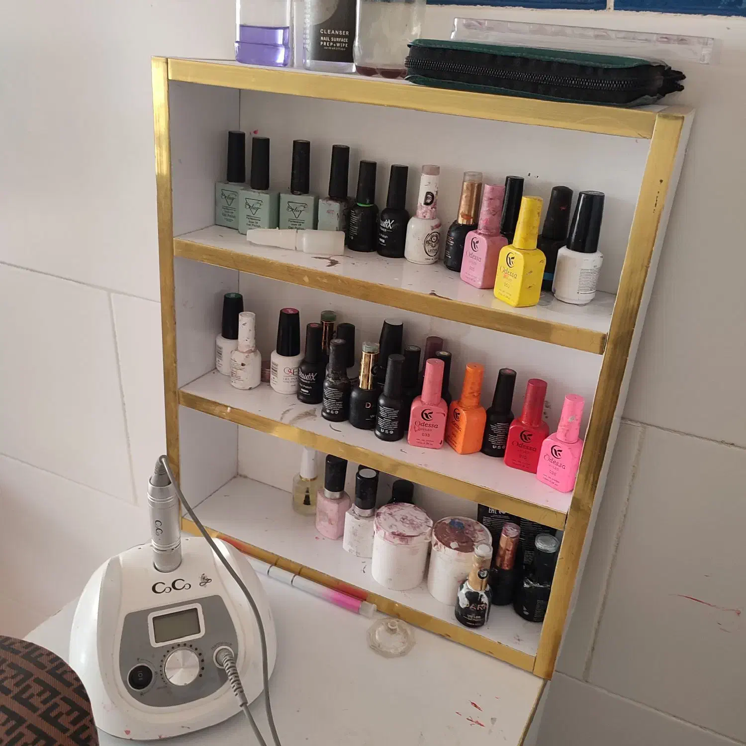 وسایل آرایشگاه و کاشت ناخن|آرایشگاه و سالن‌های زیبایی|الشتر, |دیوار