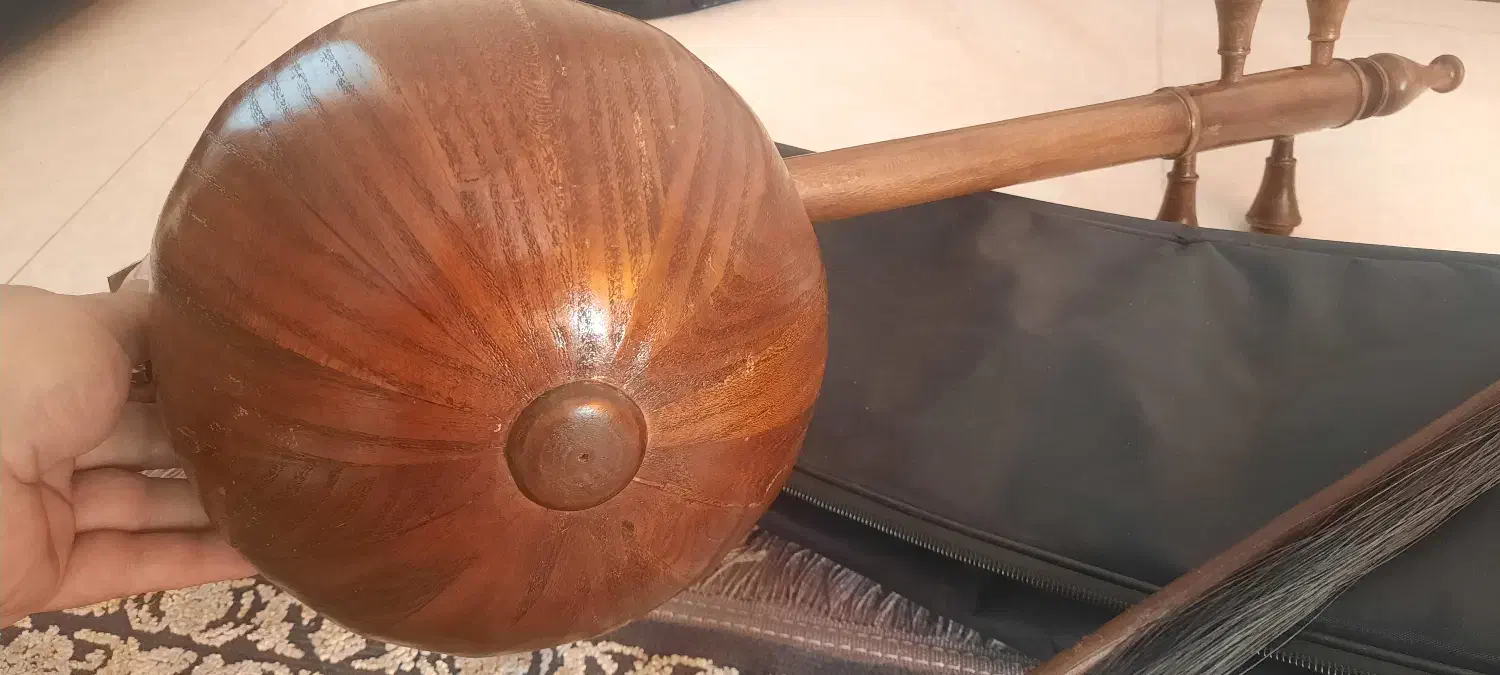 کمانچه قدیمی|سازهای سنتی|شیروان (خراسان), |دیوار