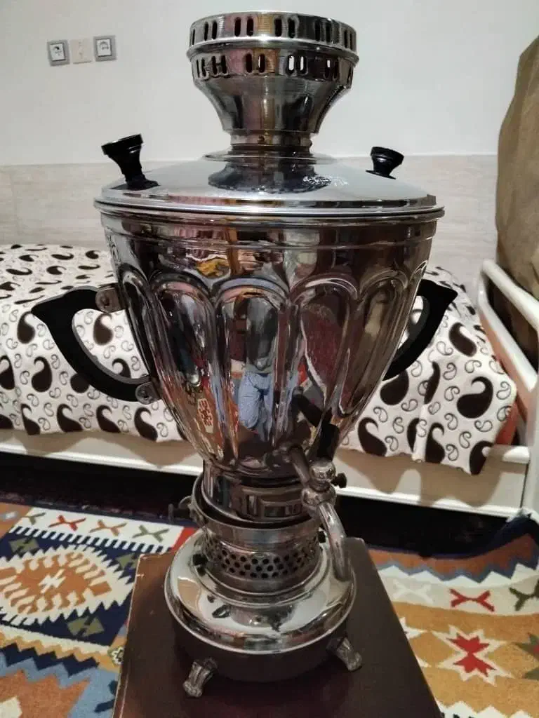 دو سماور و چراغ نفتی|سماور، چایساز، قهوهساز|شیراز, فخرآباد (دروازه کازرون)|دیوار