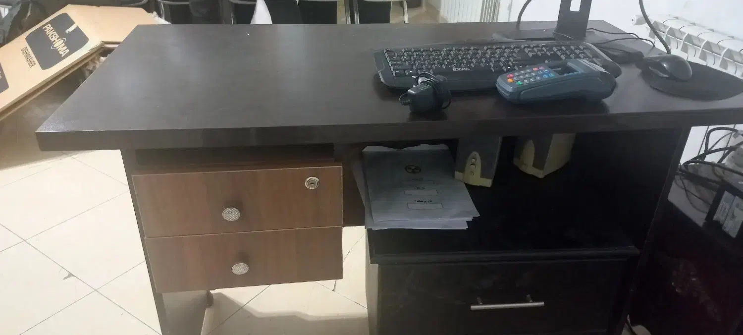 میز تحریر و صندلی چرخون|میز تحریر و کامپیوتر|بومهن, |دیوار