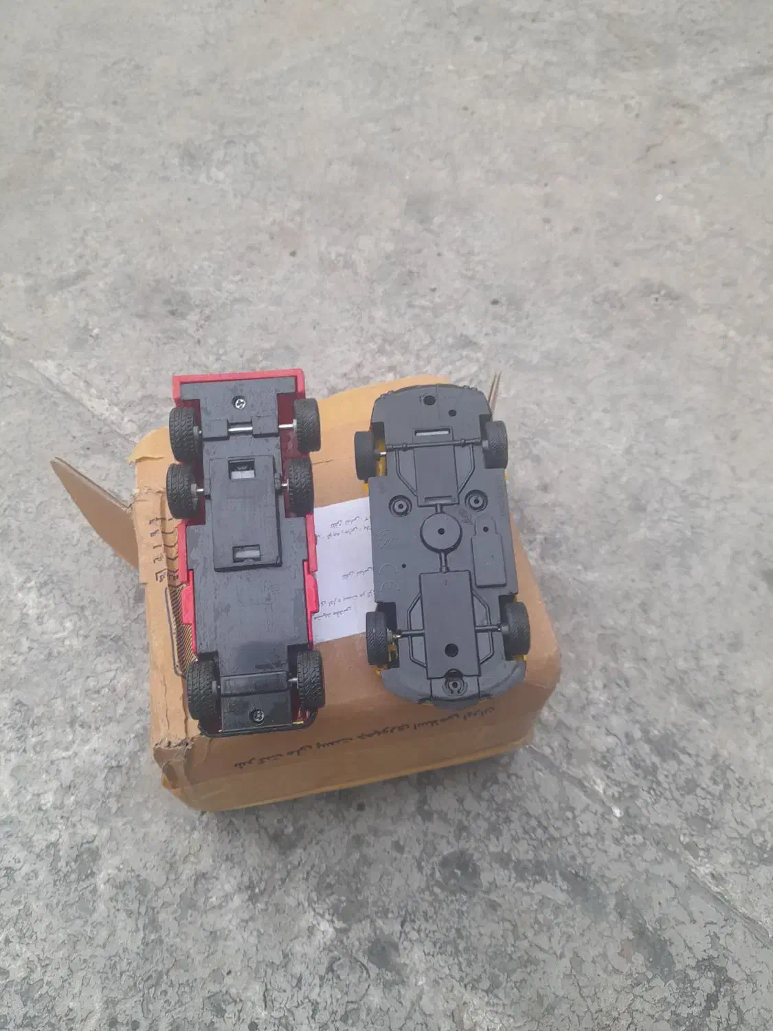 ماشین فلزی جرثقیل وماشین فلزی زرد|اسباببازی|ری, فیروزآباد|دیوار