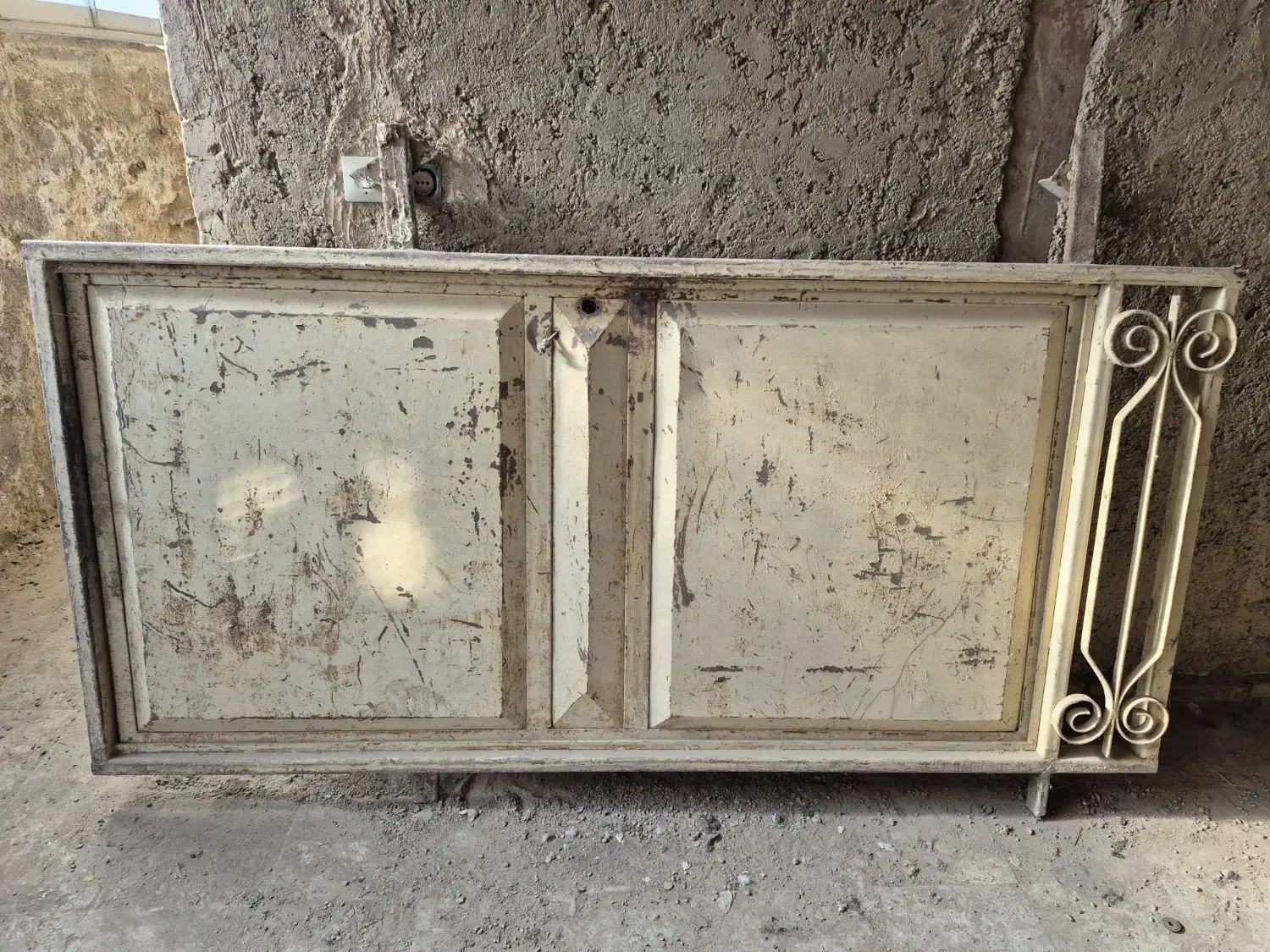 درب آهنی|کلکسیون اشیاء عتیقه|بجنورد, |دیوار